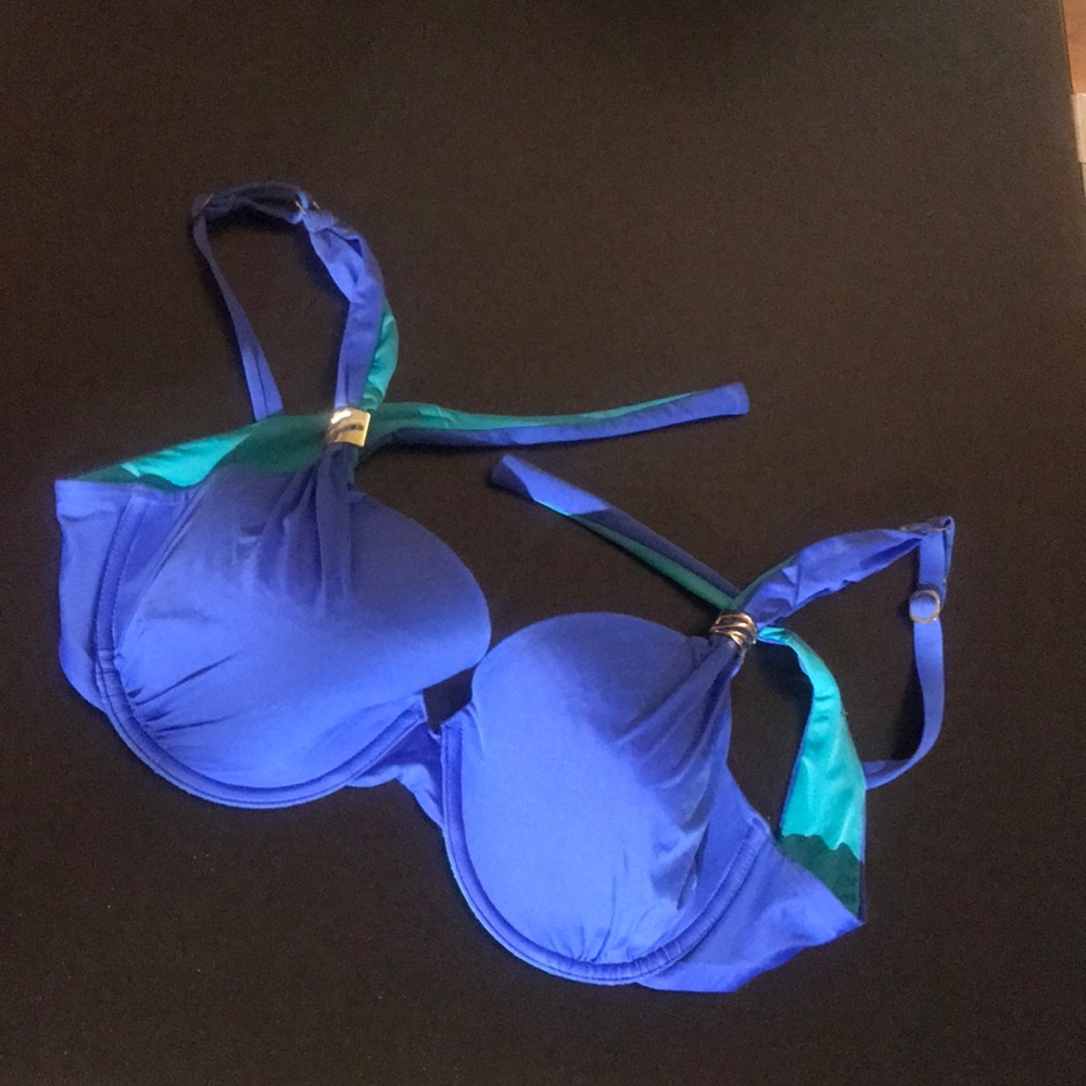 A. Che Bikini top